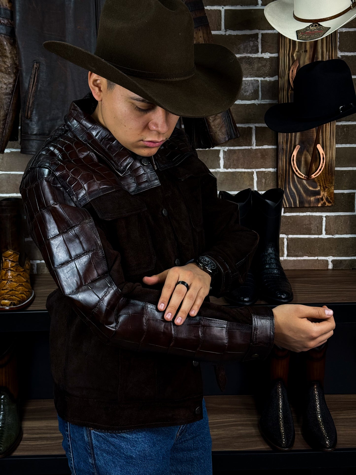 CHAMARRA COCODRILO Y GAMUZA DARK BROWN