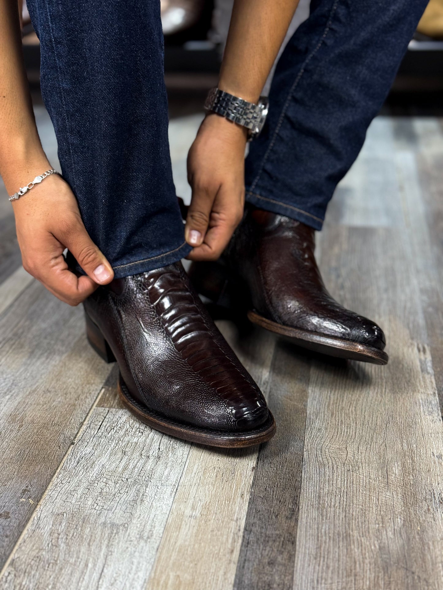 EMMA DARK BROWN PATA DE AVESTRUZ
