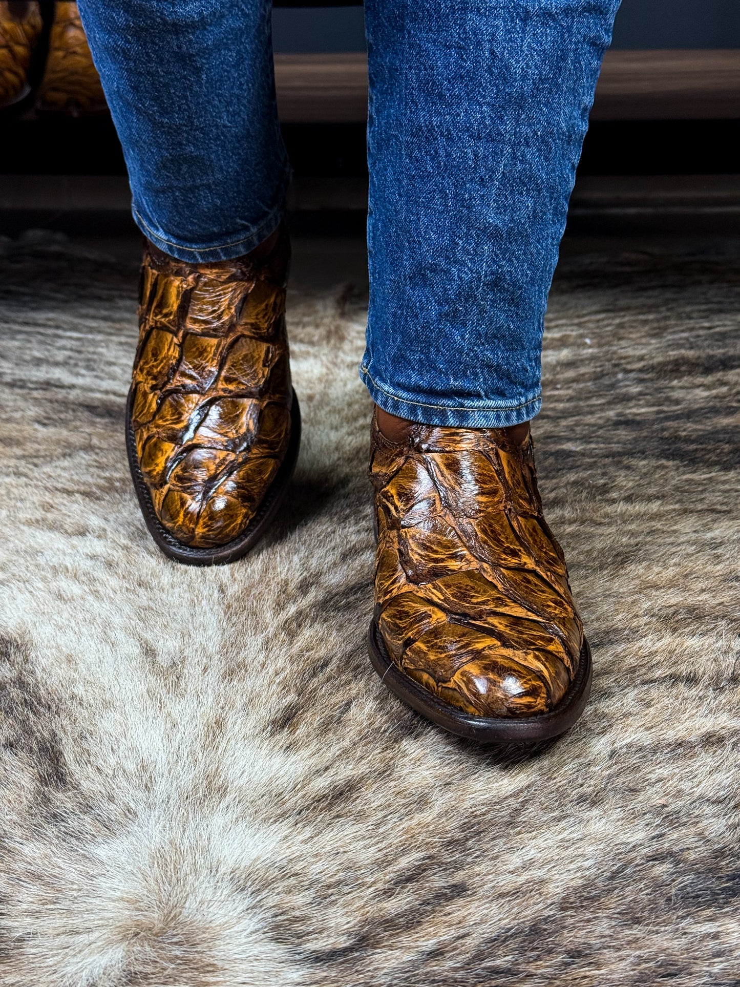 COWBOY YELLOW PIRARUCU OVAL