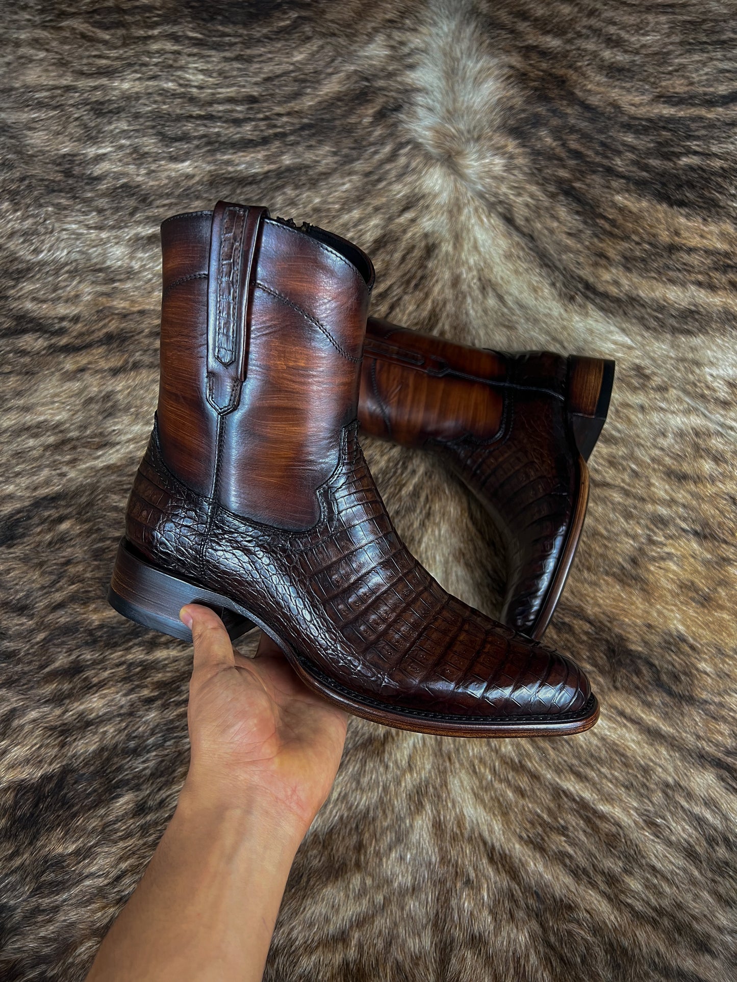 EMMA BROWN COCODRILO BOOTS OVAL