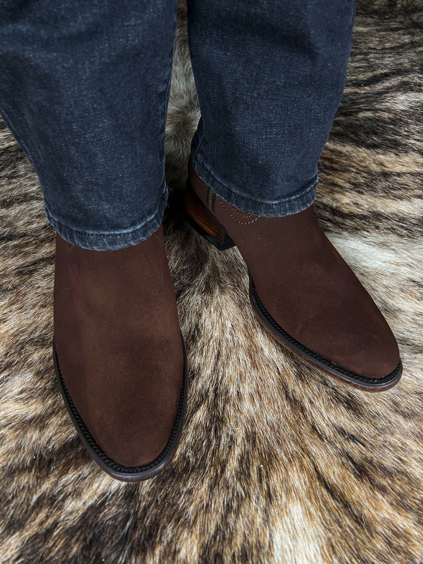 EMMA GAMUZA CHOCOLATE BOOTS OVAL