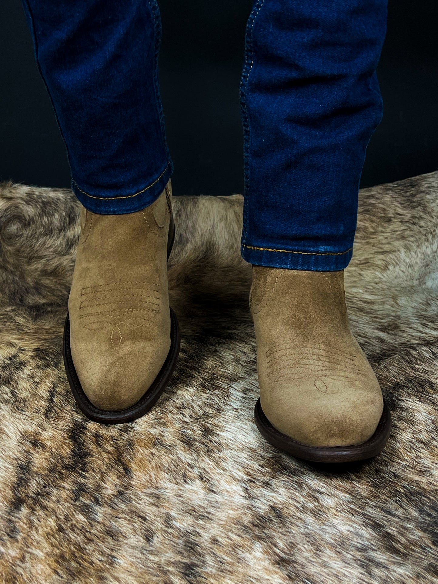 EMMA GAMUZA BEIGE BOOTS OVAL