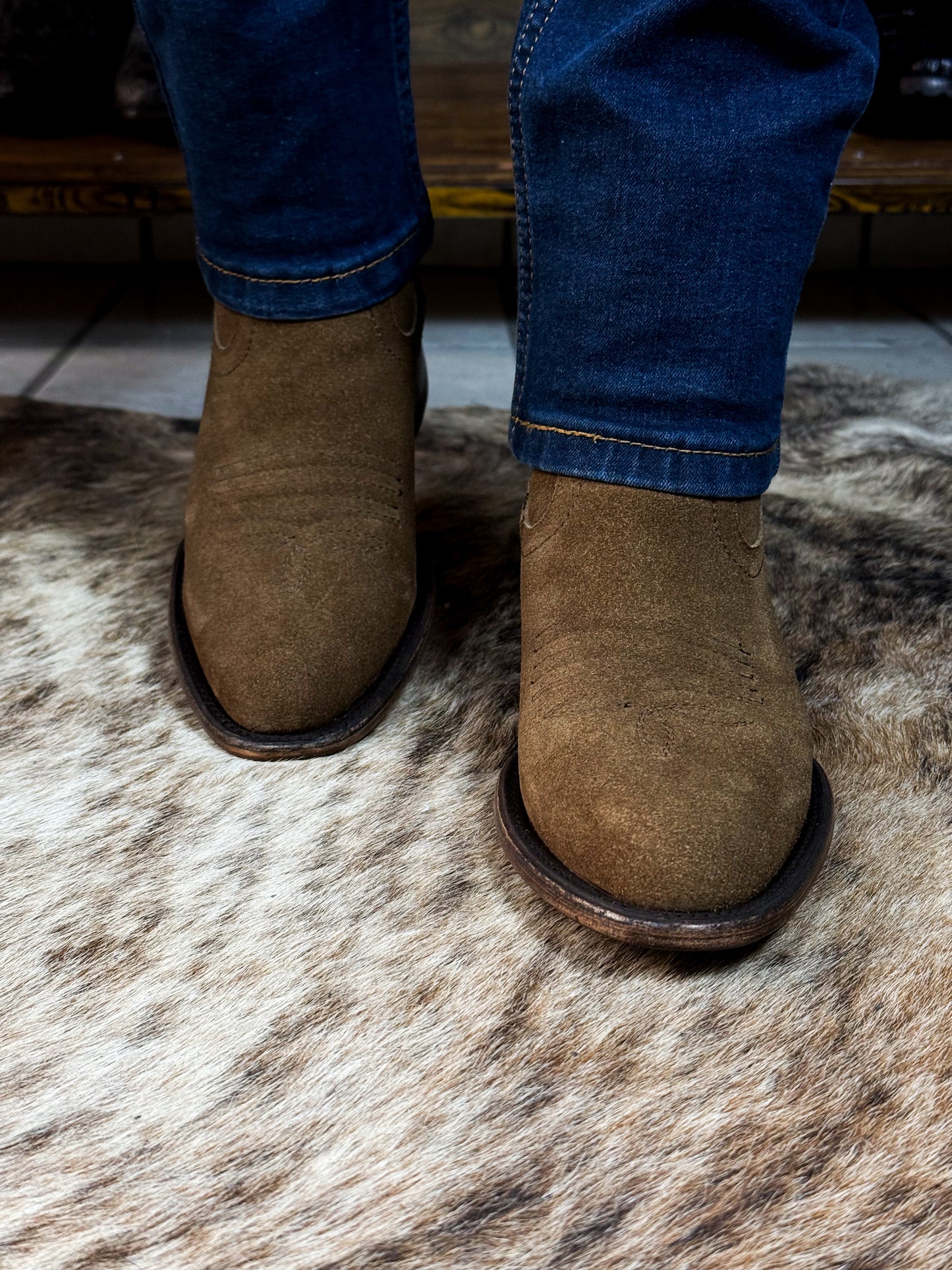 EMMA GAMUZA BROWN BOOTS OVAL