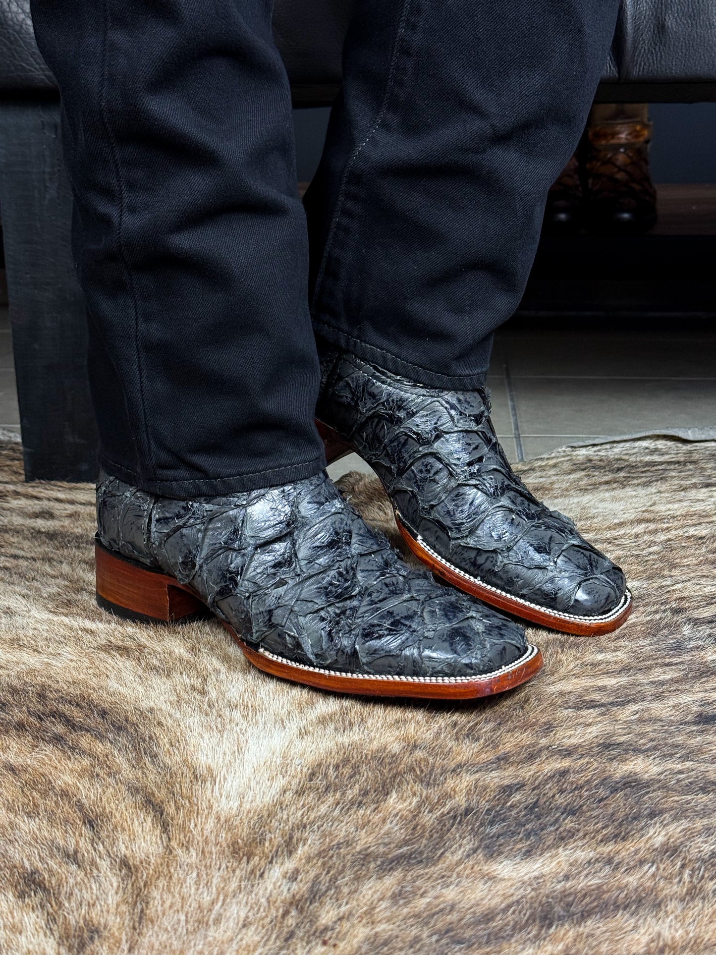 COWBOY GREY PIRARUCU BULLDOG