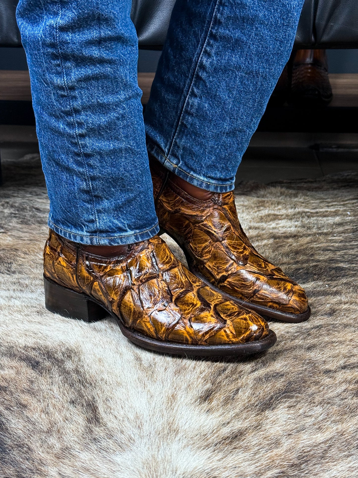 COWBOY YELLOW PIRARUCU OVAL