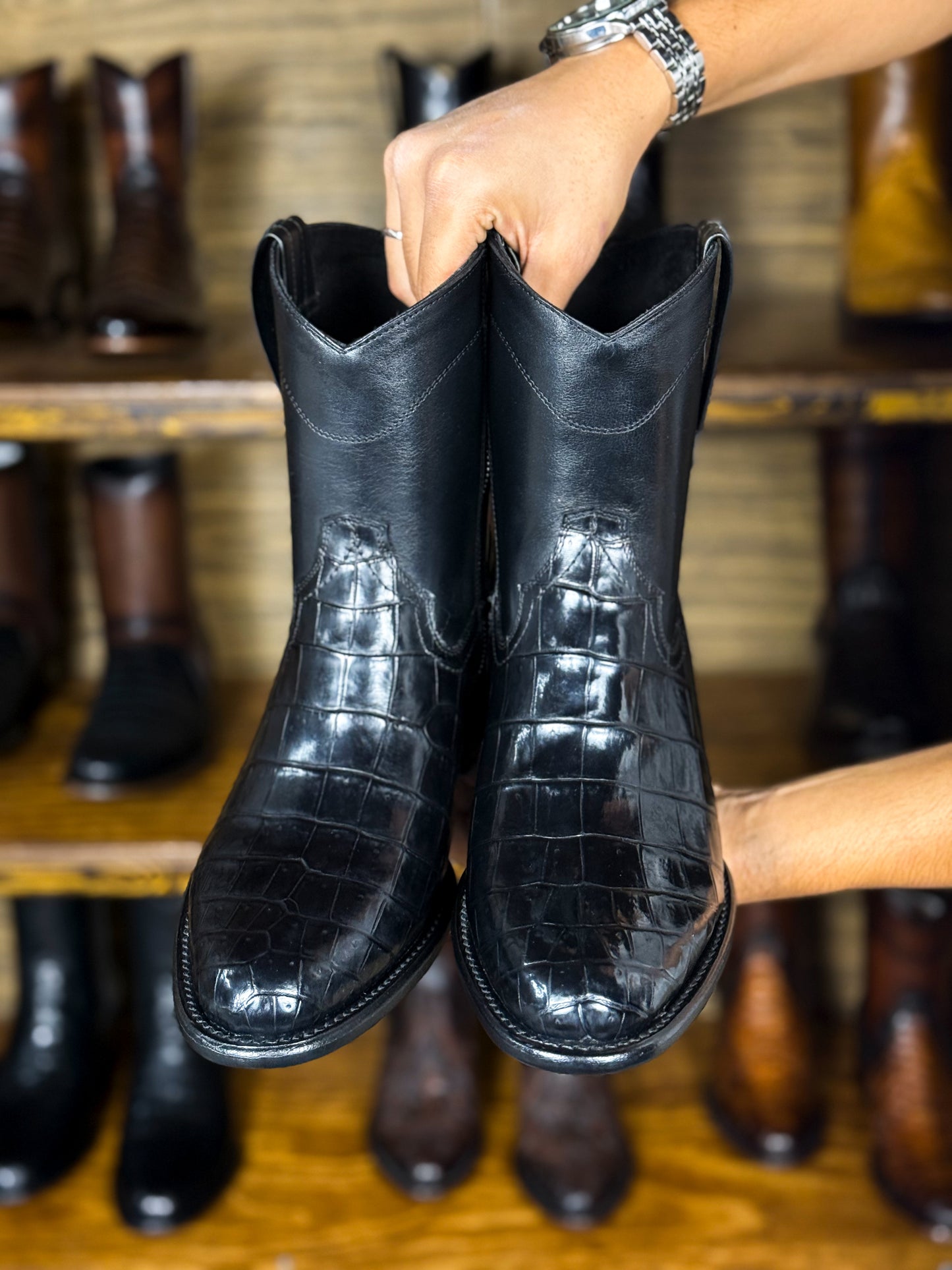 EMMA BLACK COCODRILO BOOTS OVAL