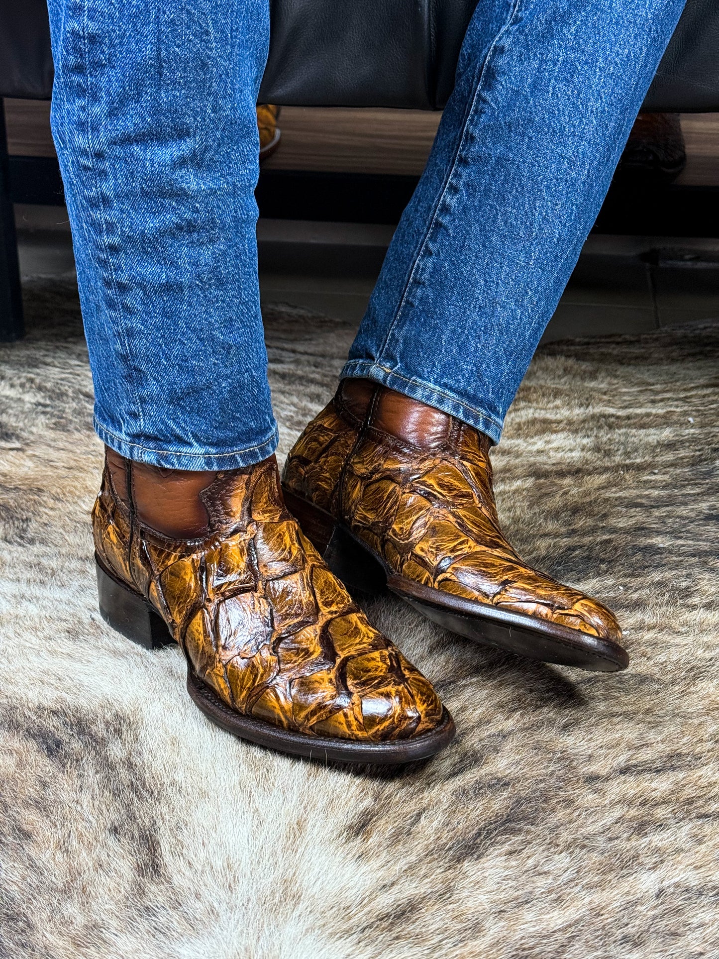 COWBOY YELLOW PIRARUCU OVAL