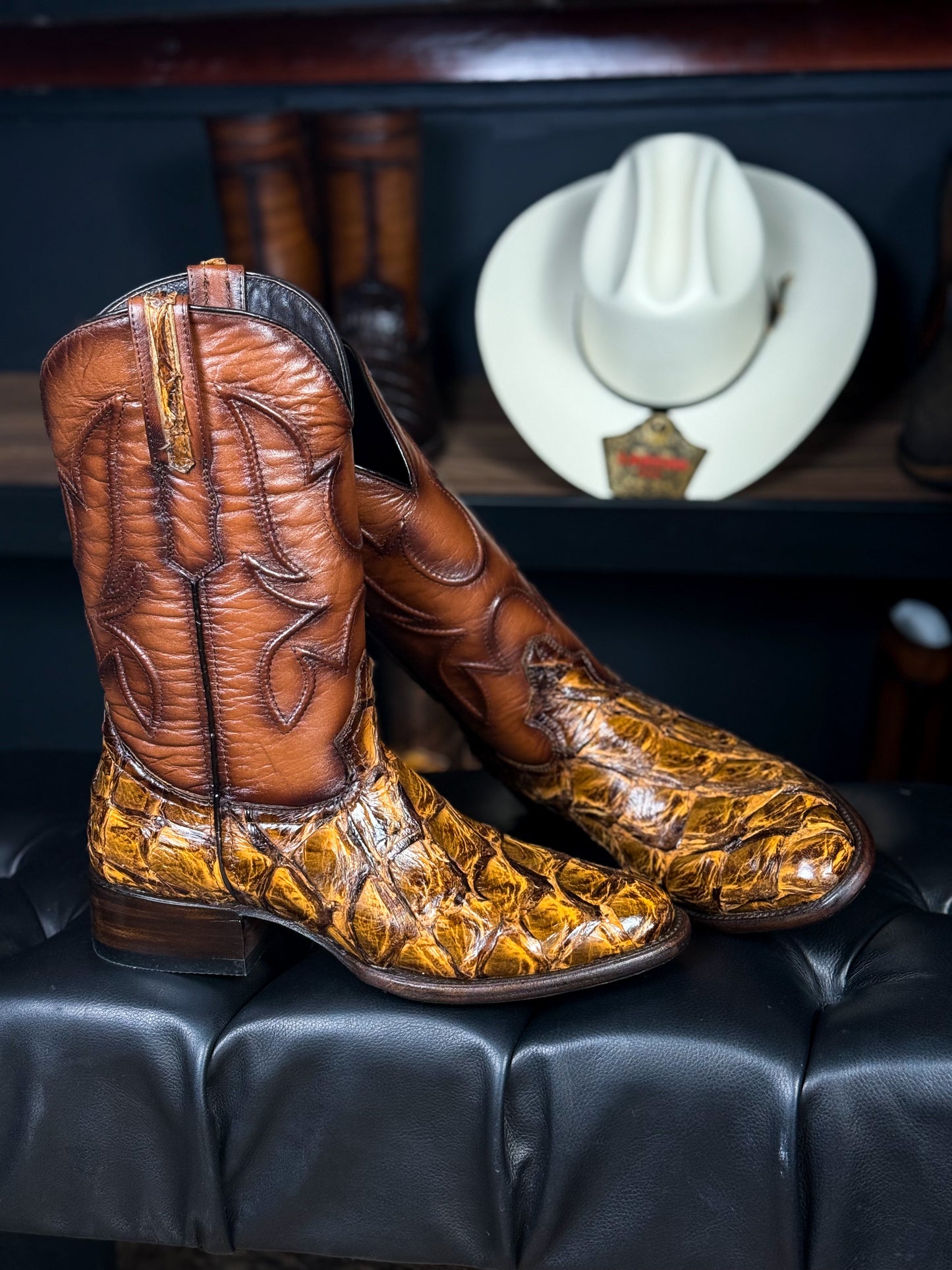 COWBOY YELLOW PIRARUCU OVAL