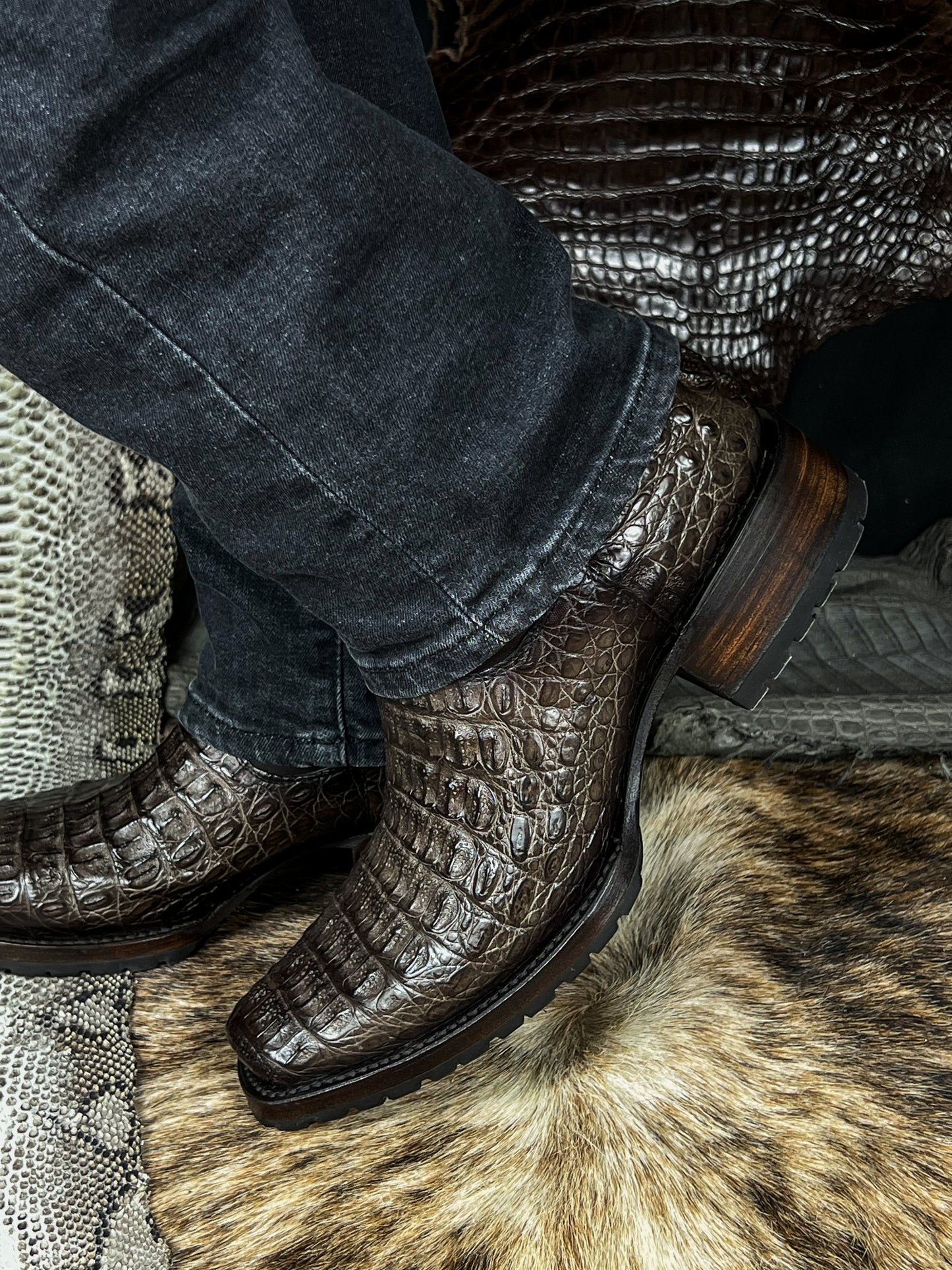 CHRISTIAN GRIS COCODRILO BOOTS (TRACK) DUBAI
