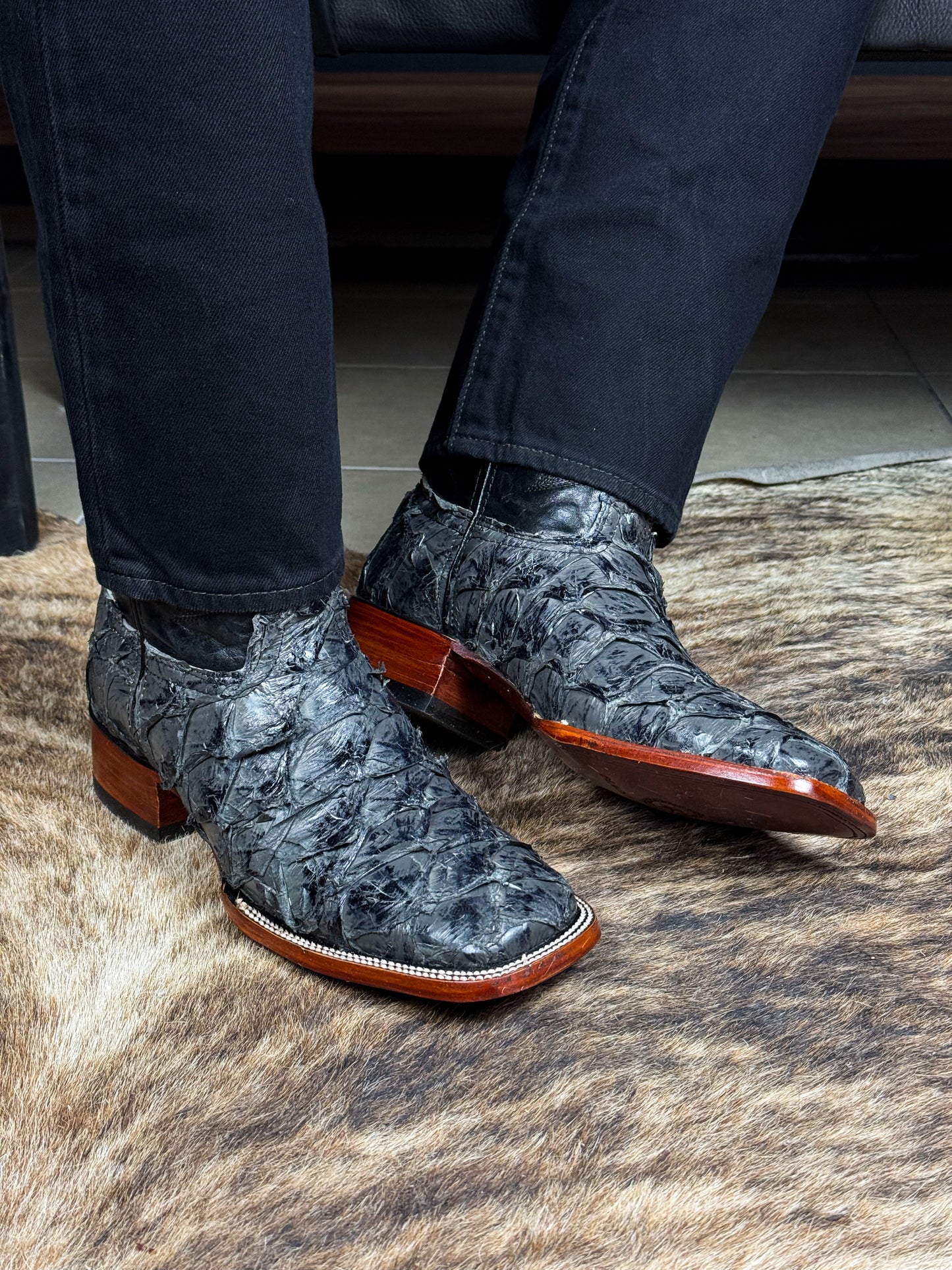 COWBOY GREY PIRARUCU BULLDOG