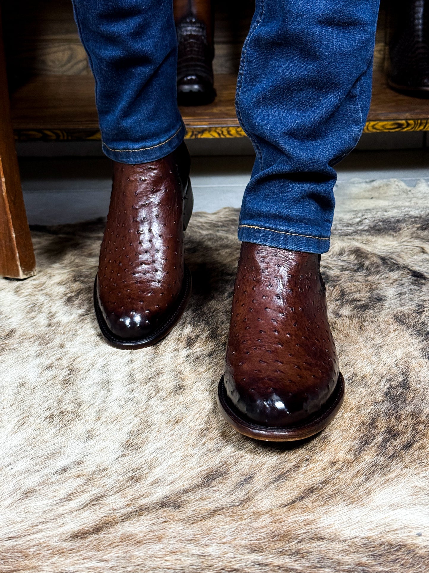 CHELSEA BROWN AVESTRUZ OVAL