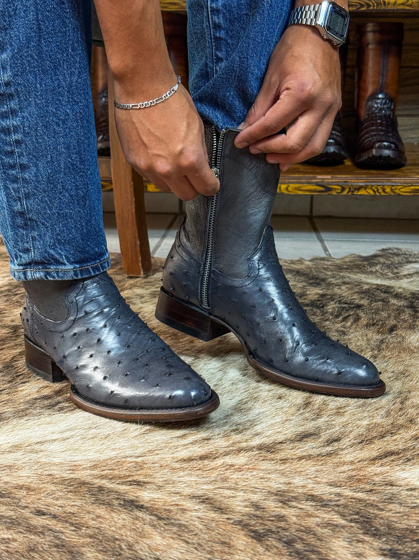 EMMA GRIS FULL AVESTRUZ BOOTS OVAL