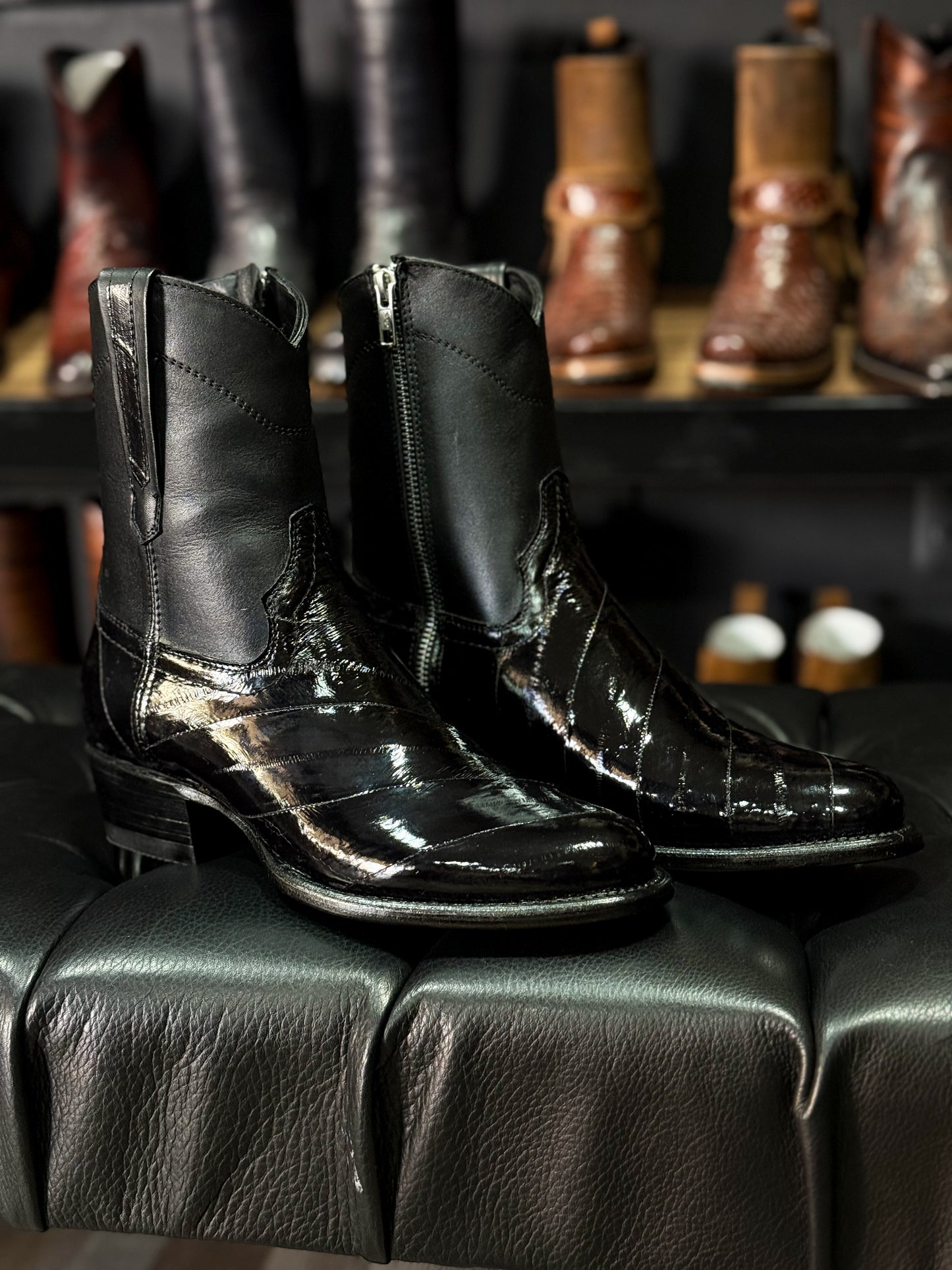 EMMA BLACK ANGUILA BOOTS OVAL