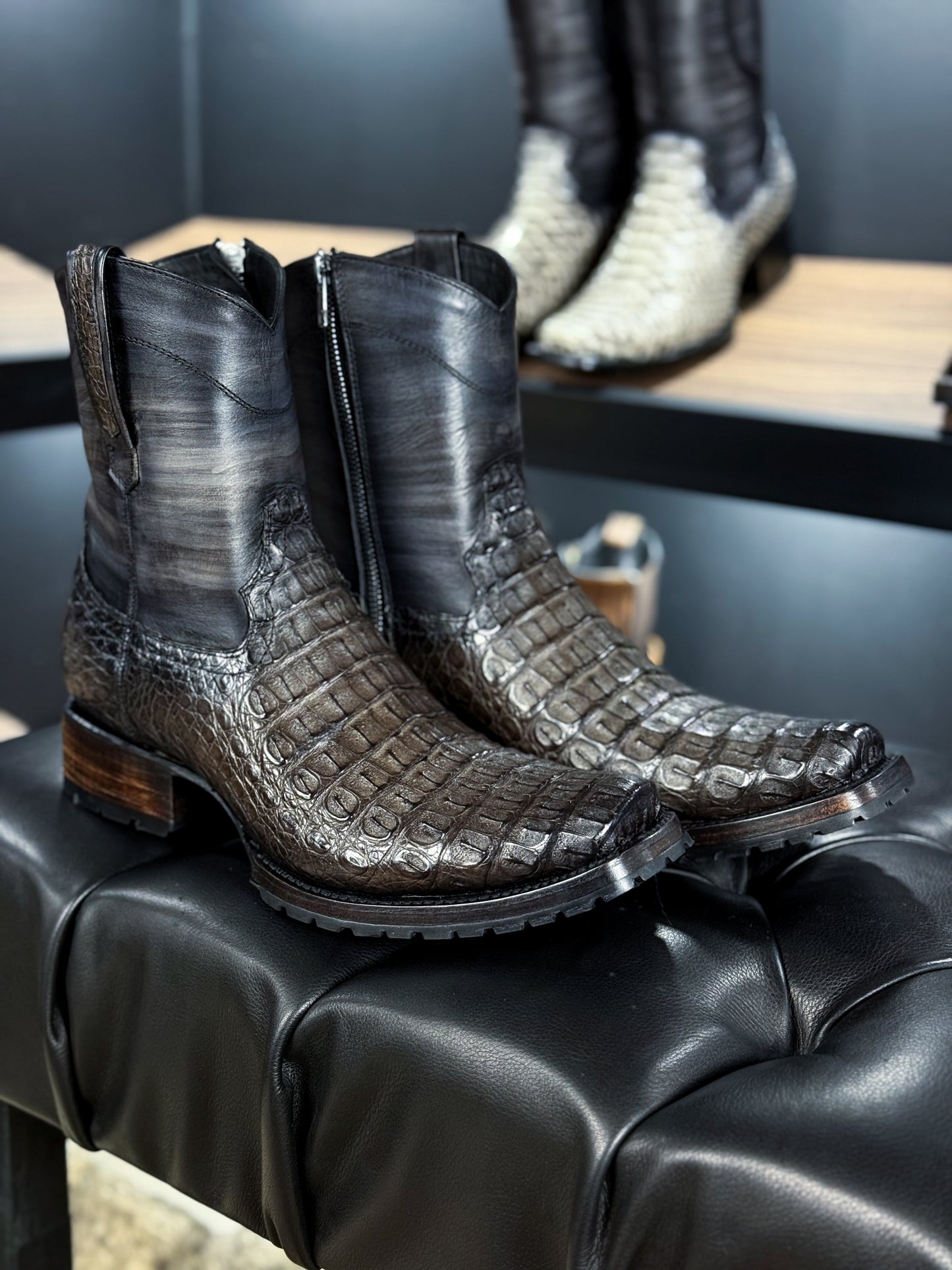 EMMA GRIS LOMO COCODRILO BOOTS (TRACK) DUBAI