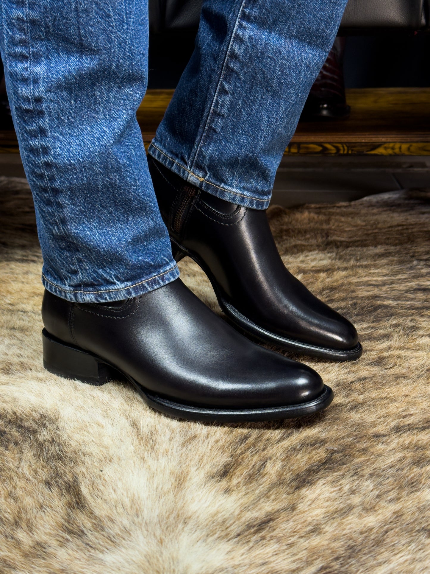 EMMA BLACK BOOTS OVAL