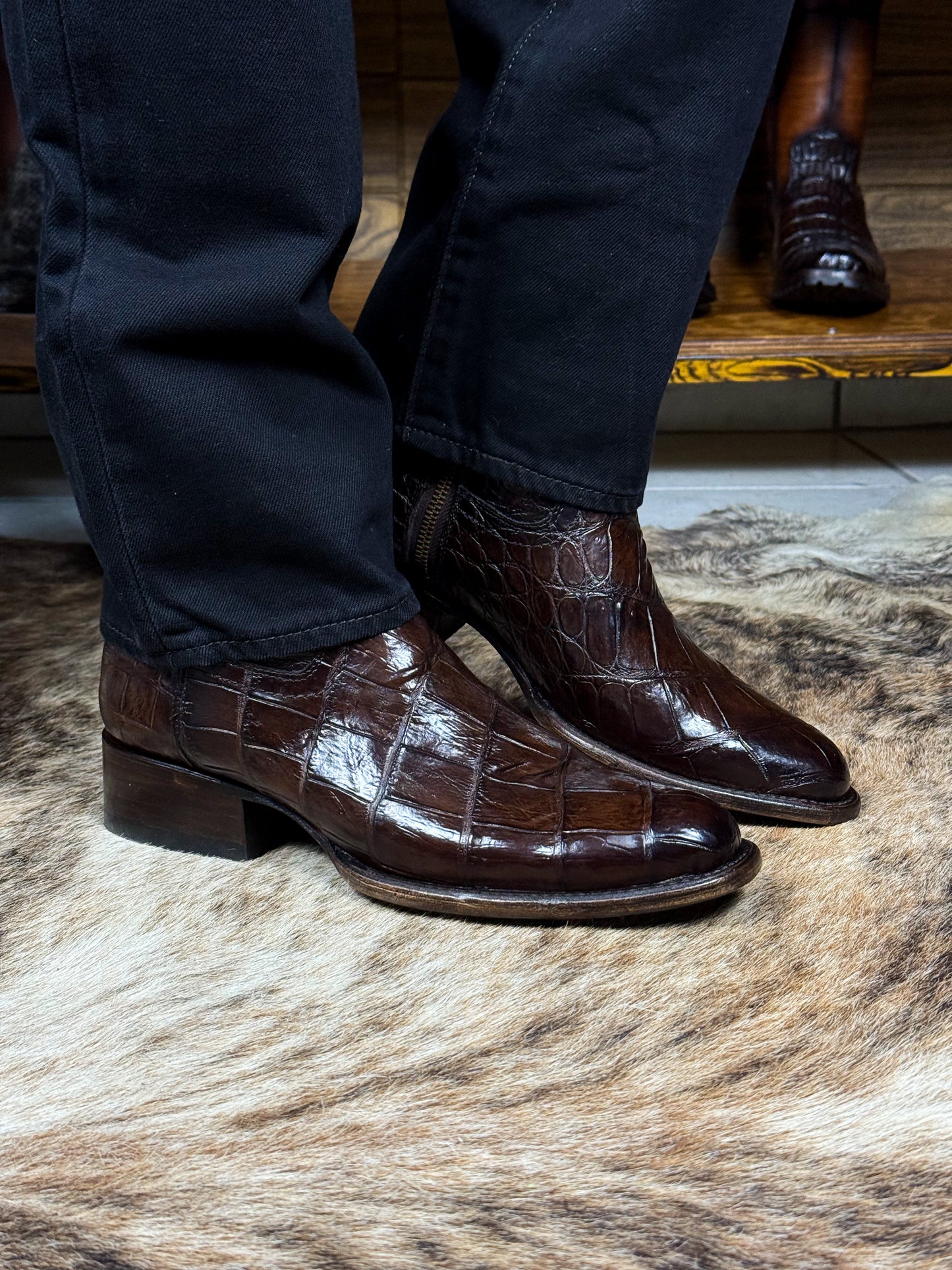 EMMA BROWN FULL COCODRILO BOOTS OVAL