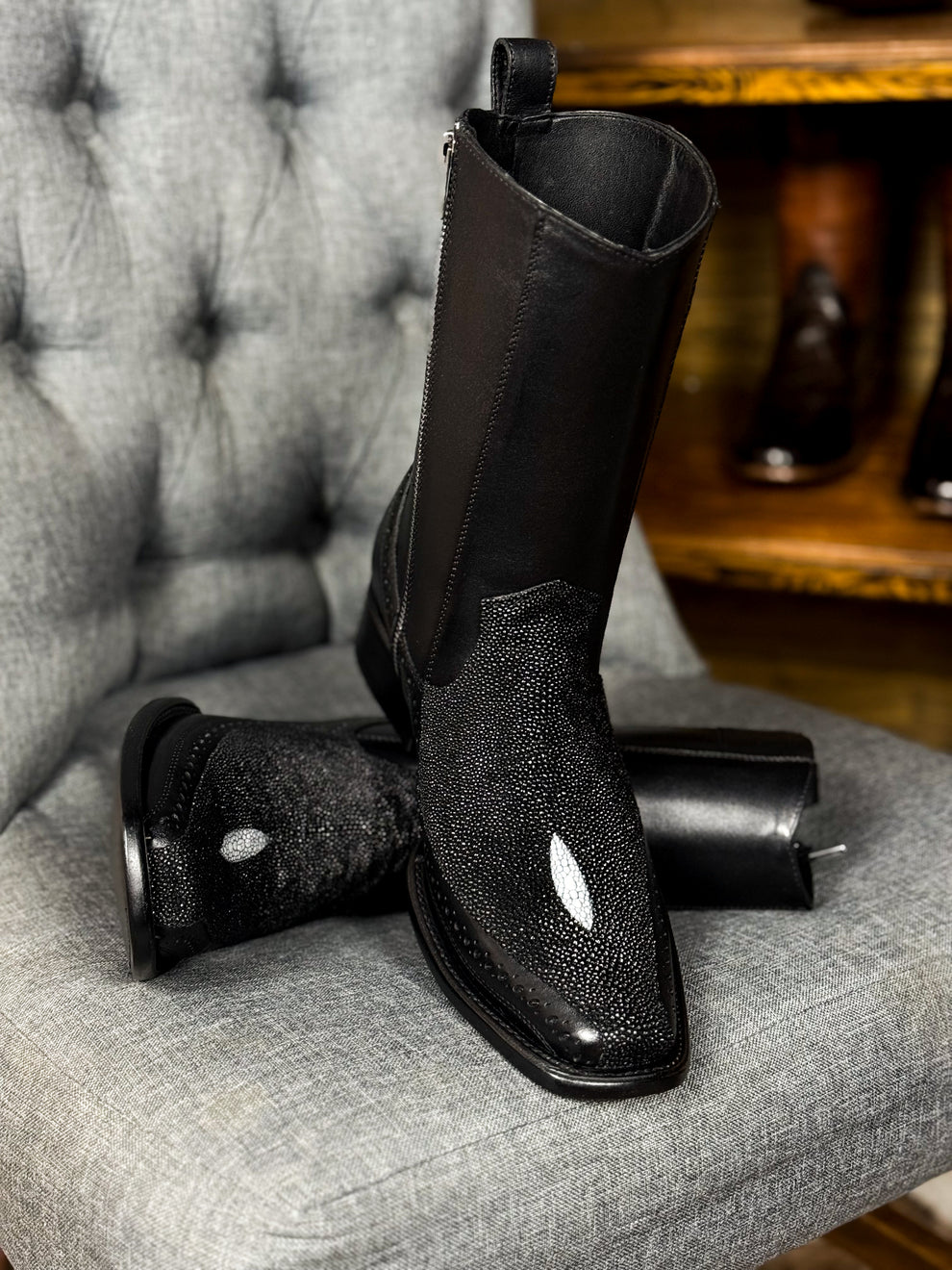 NEGRO FLORETA MANTARRAYA DUBAI – BLACK&BOOTS