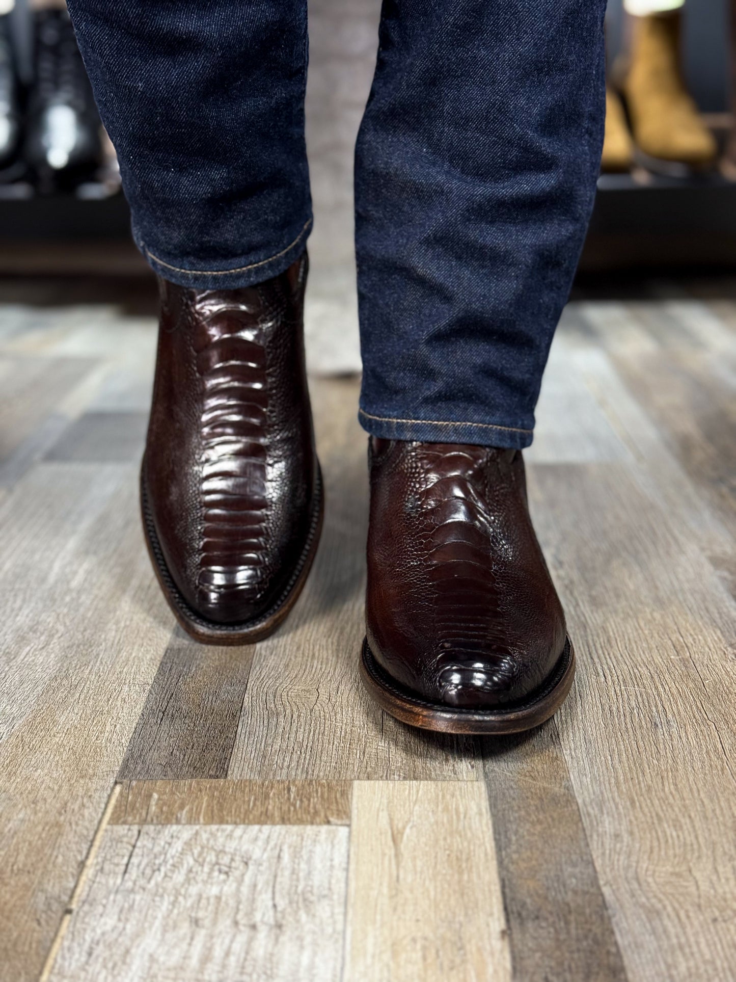 EMMA DARK BROWN PATA DE AVESTRUZ