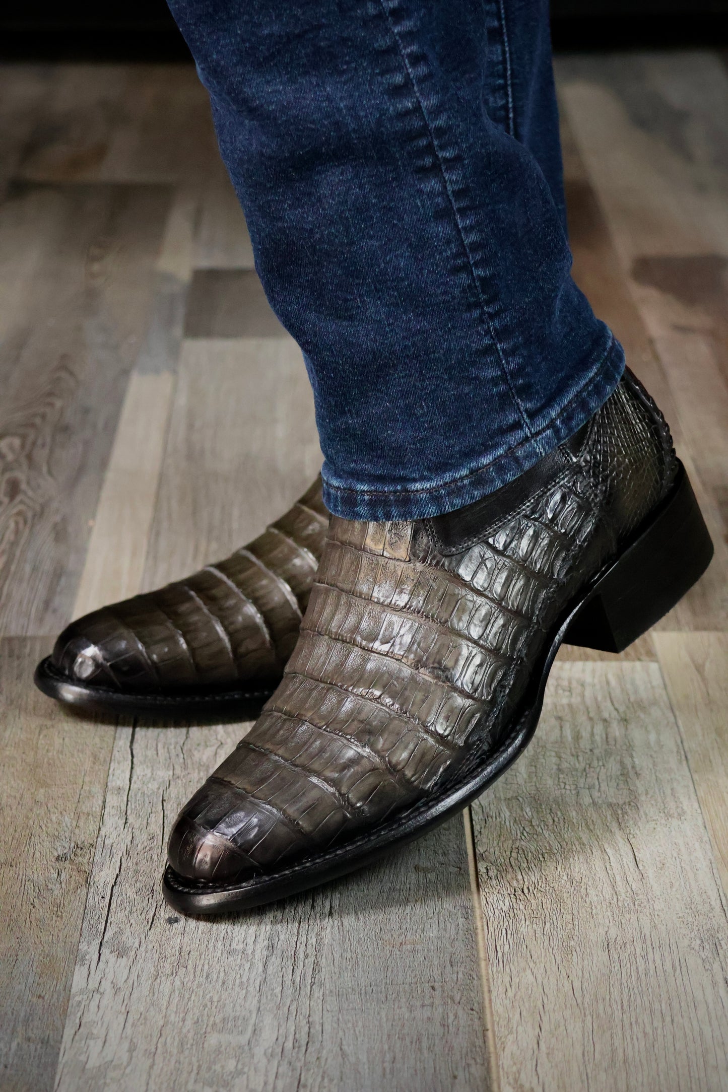 ARTHUR GRIS COLA COCODRILO OVAL