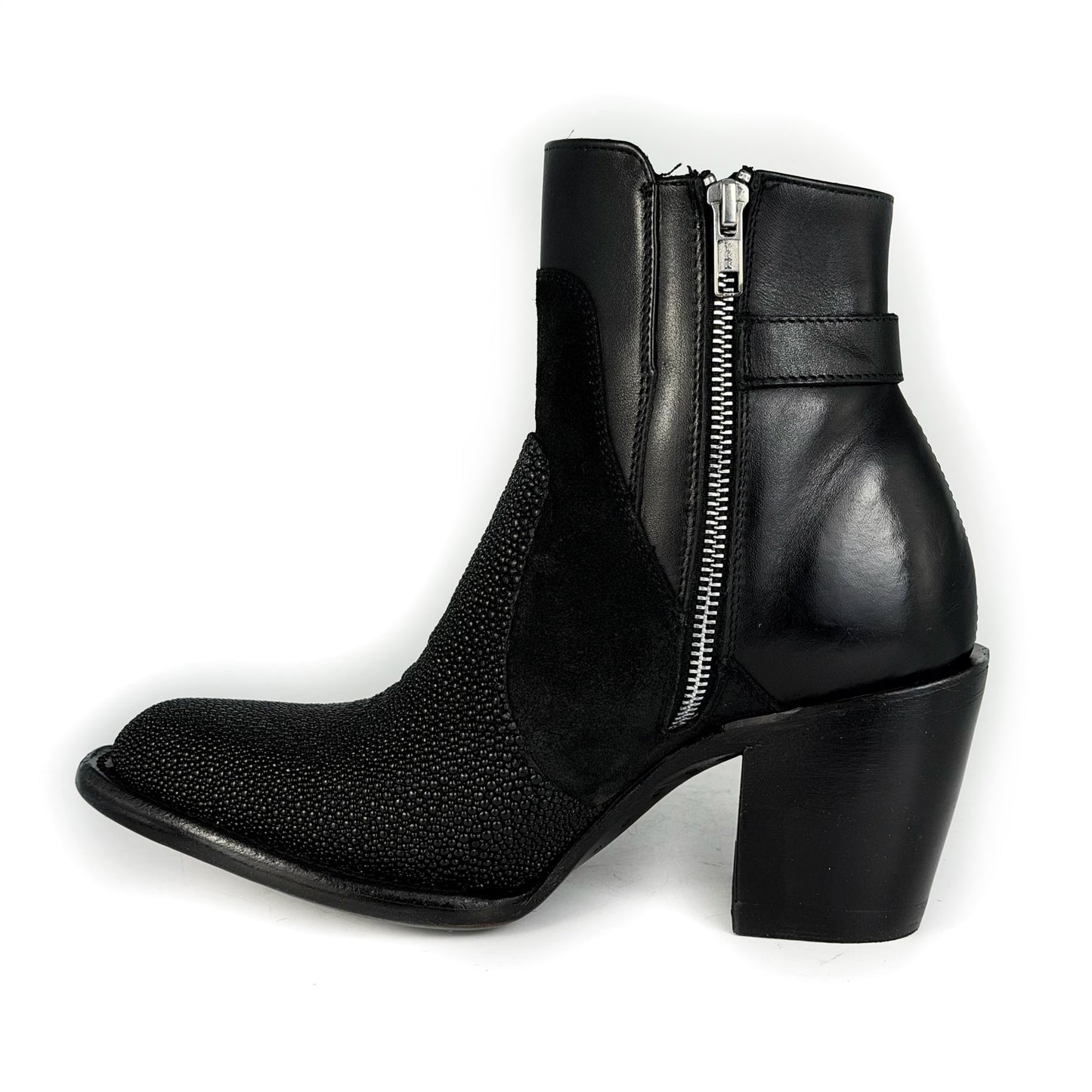 ITZEL BLACK MANTARRAYA DAMA