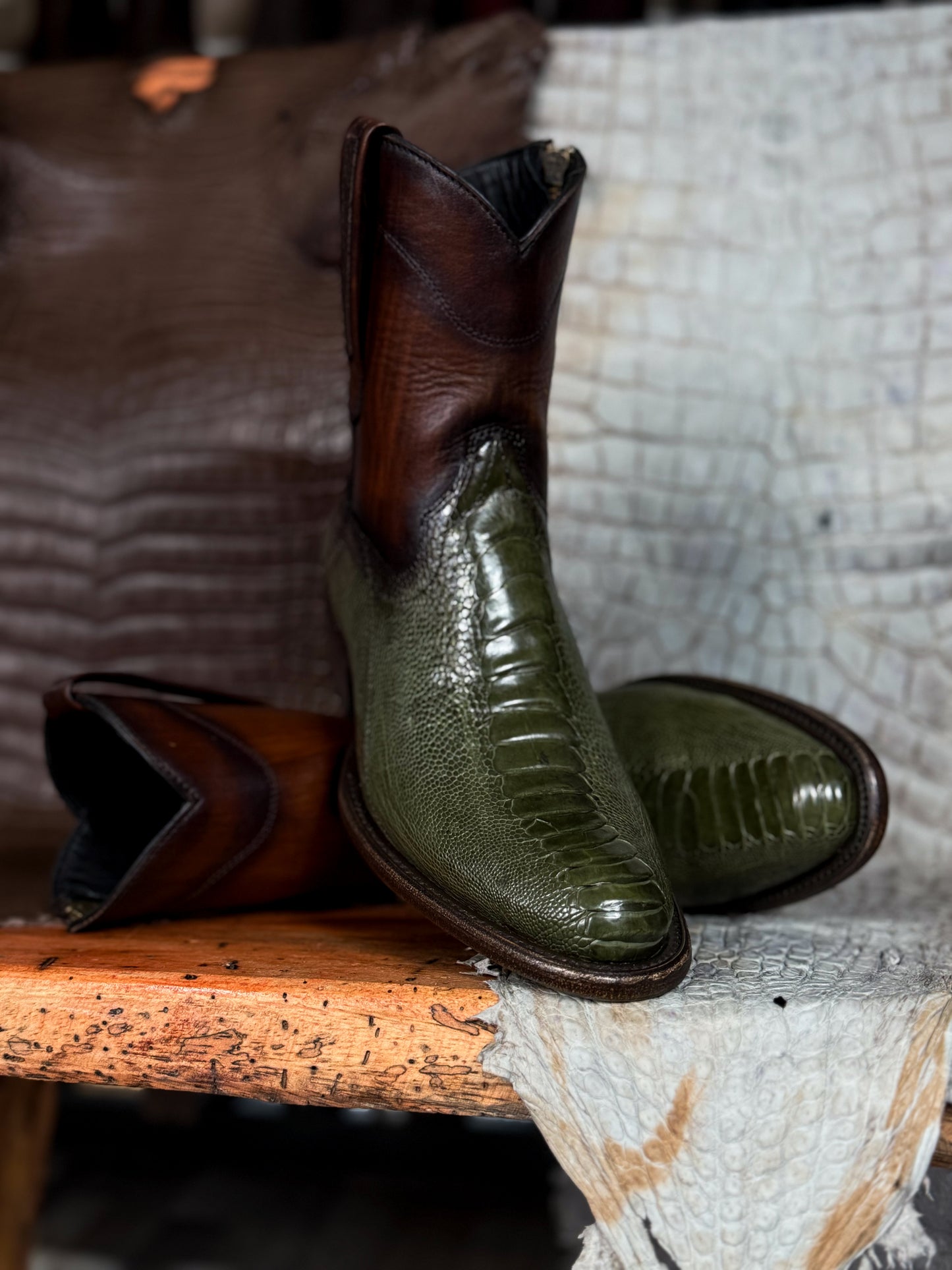 EMMA GREEN PATA DE AVESTRUZ OVAL