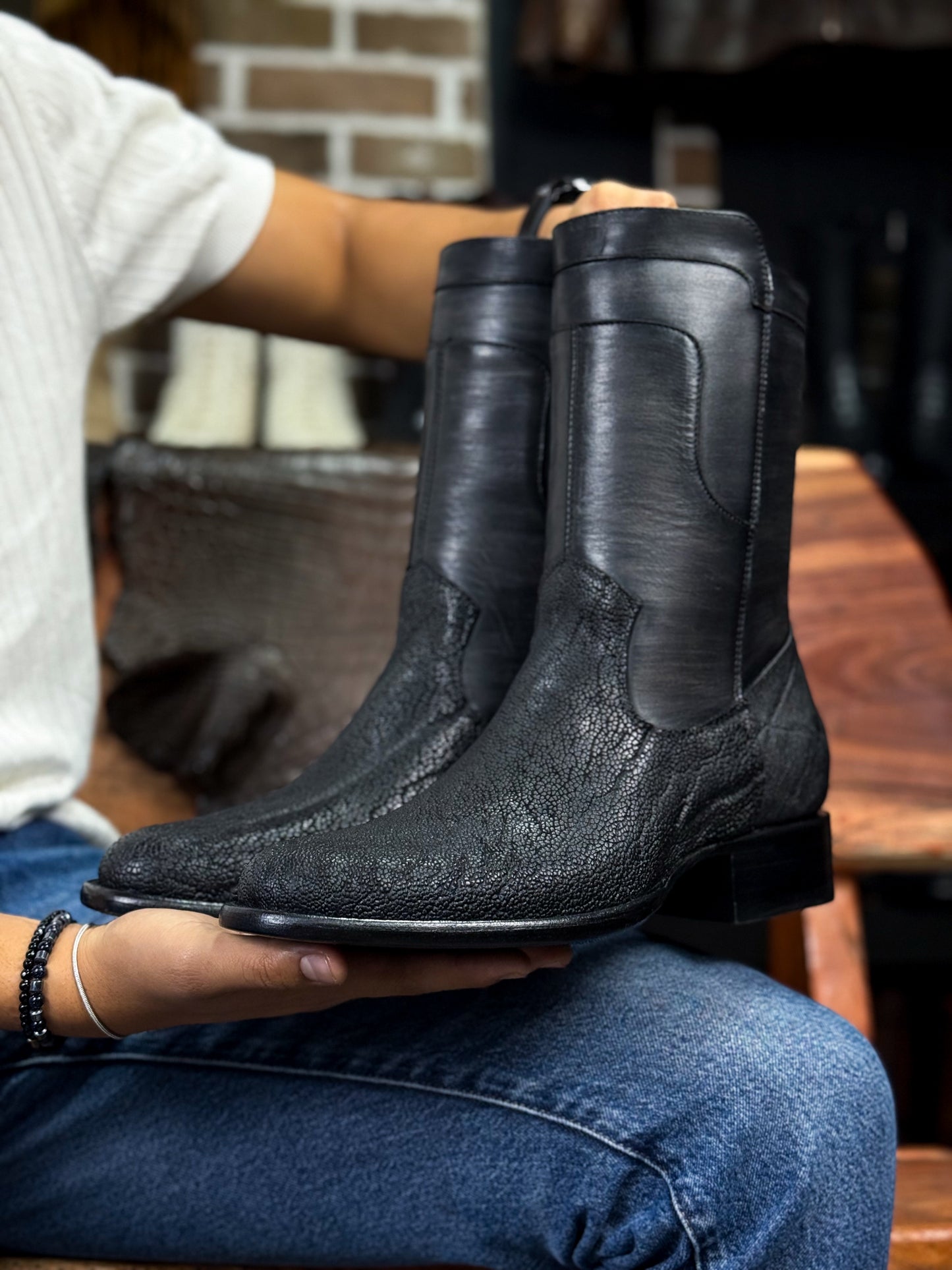 CHRISTIAN ELEFANTE BLACK BOOTS OVAL