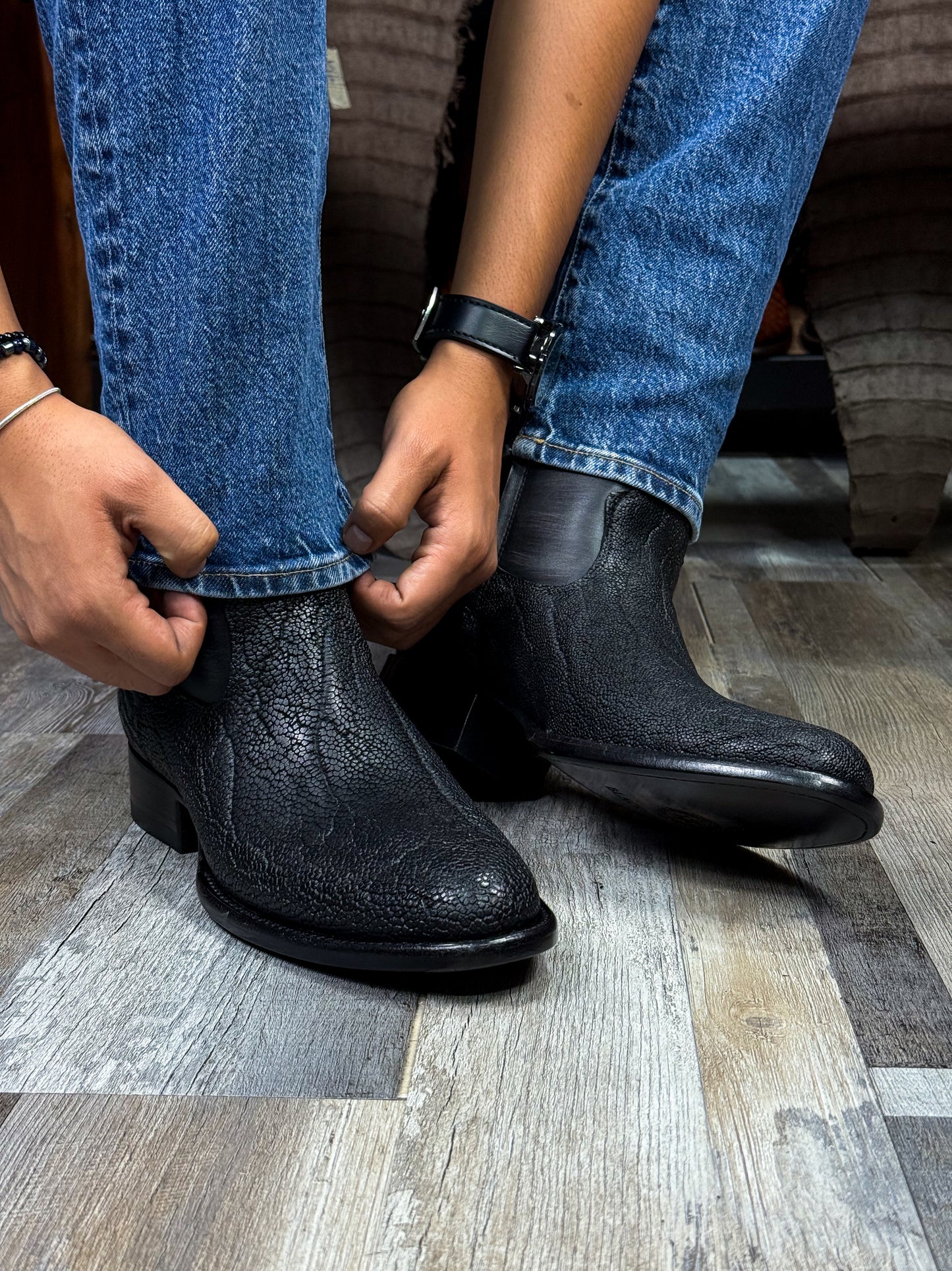 CHRISTIAN ELEFANTE BLACK BOOTS OVAL