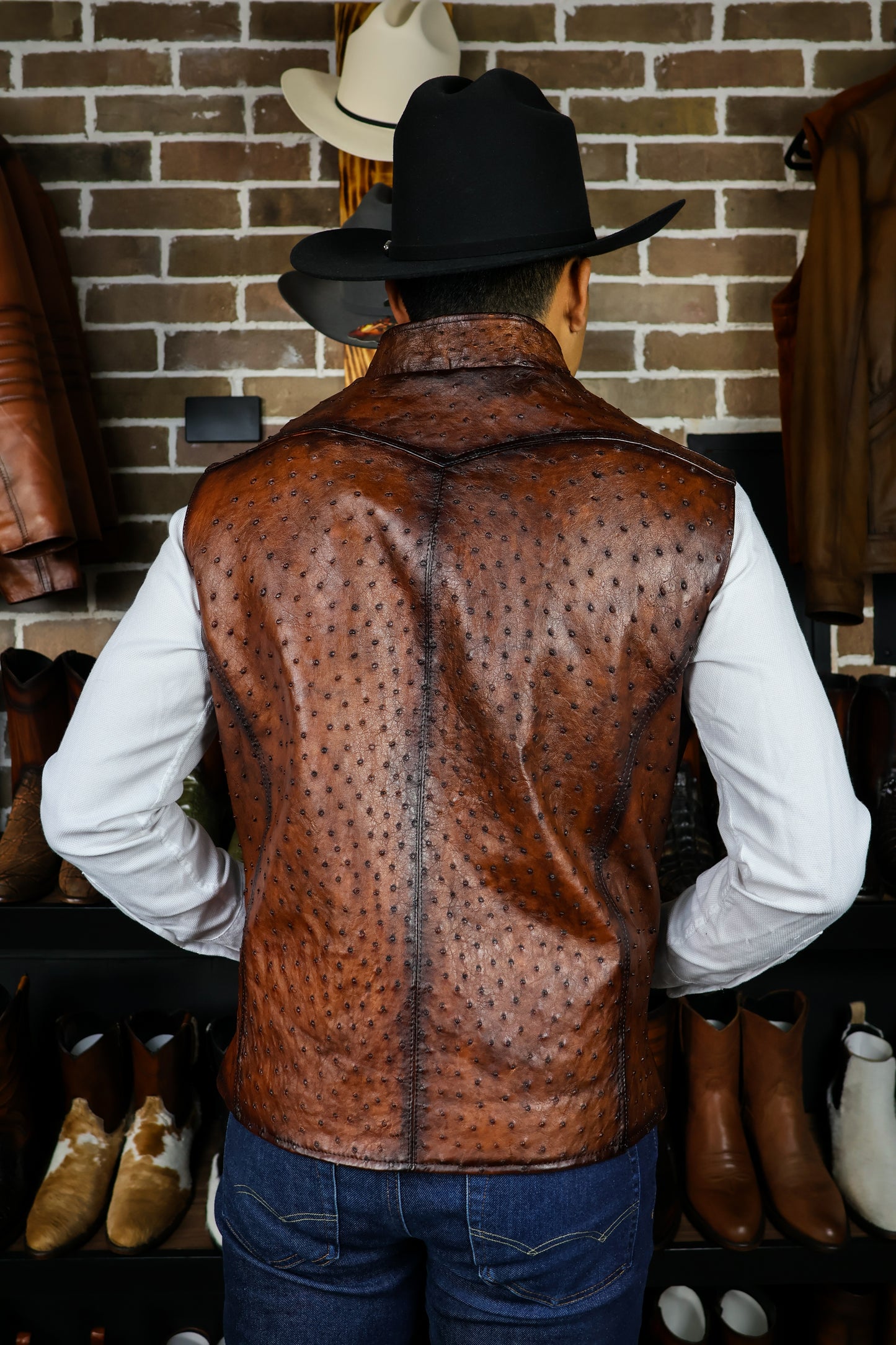 CHALECO BROWM AVESTRUZ