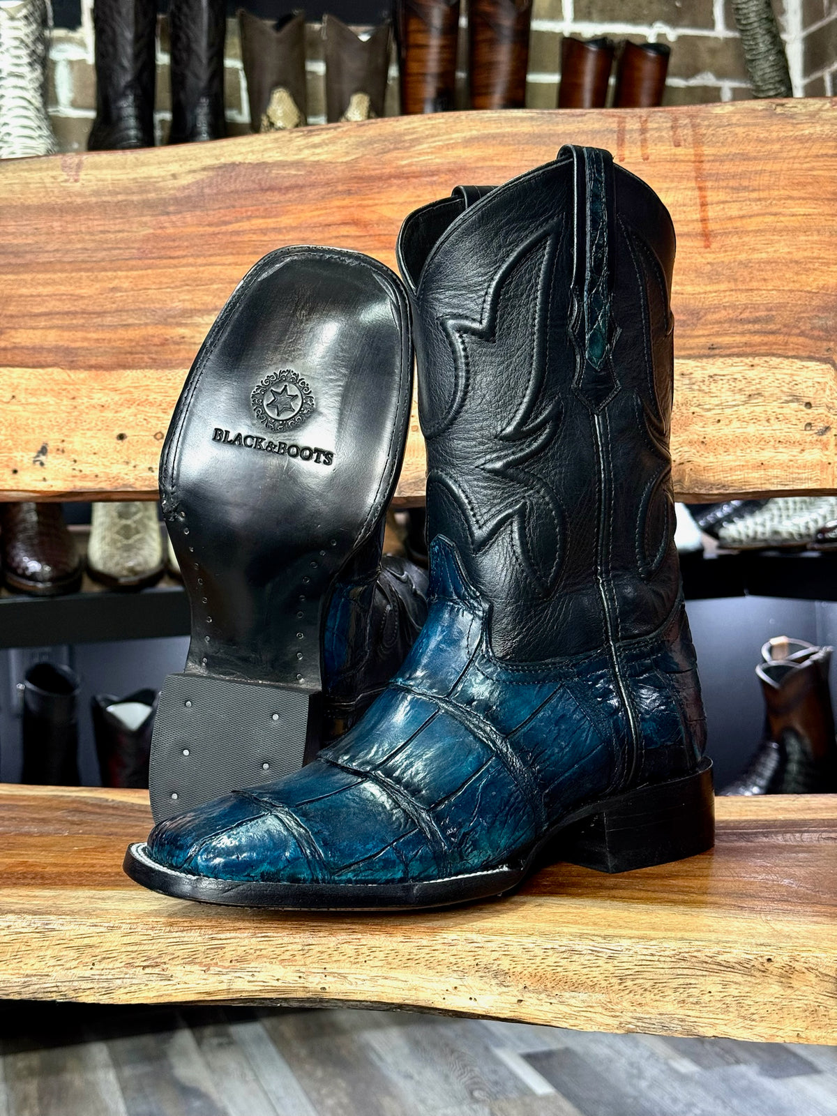COWBOY AZUL TURQUESA OBSCURO COLA DE COCODRILO ALLIGATOR BULLDOG