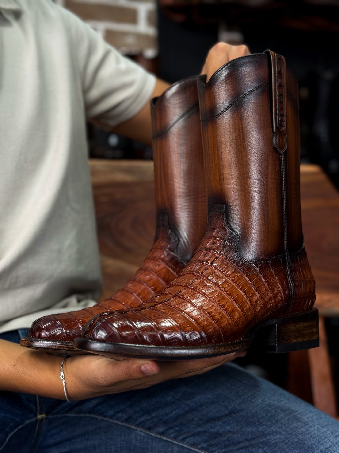 EMMA HIGH MIEL COLA DE COCODRILO BOOTS OVAL