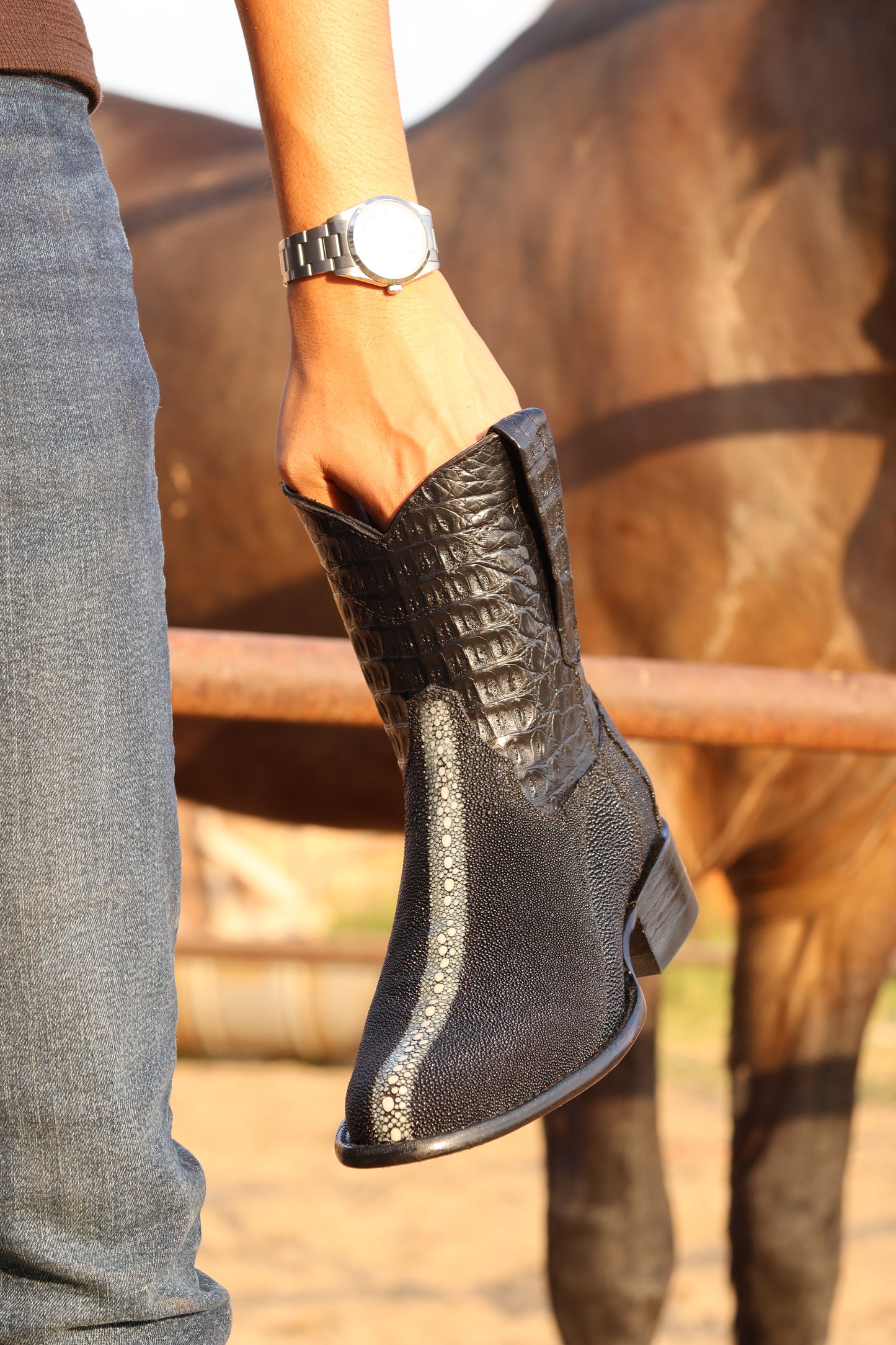 EMMA BLACK STINGRAY QUEEN & CROCODILE OVAL