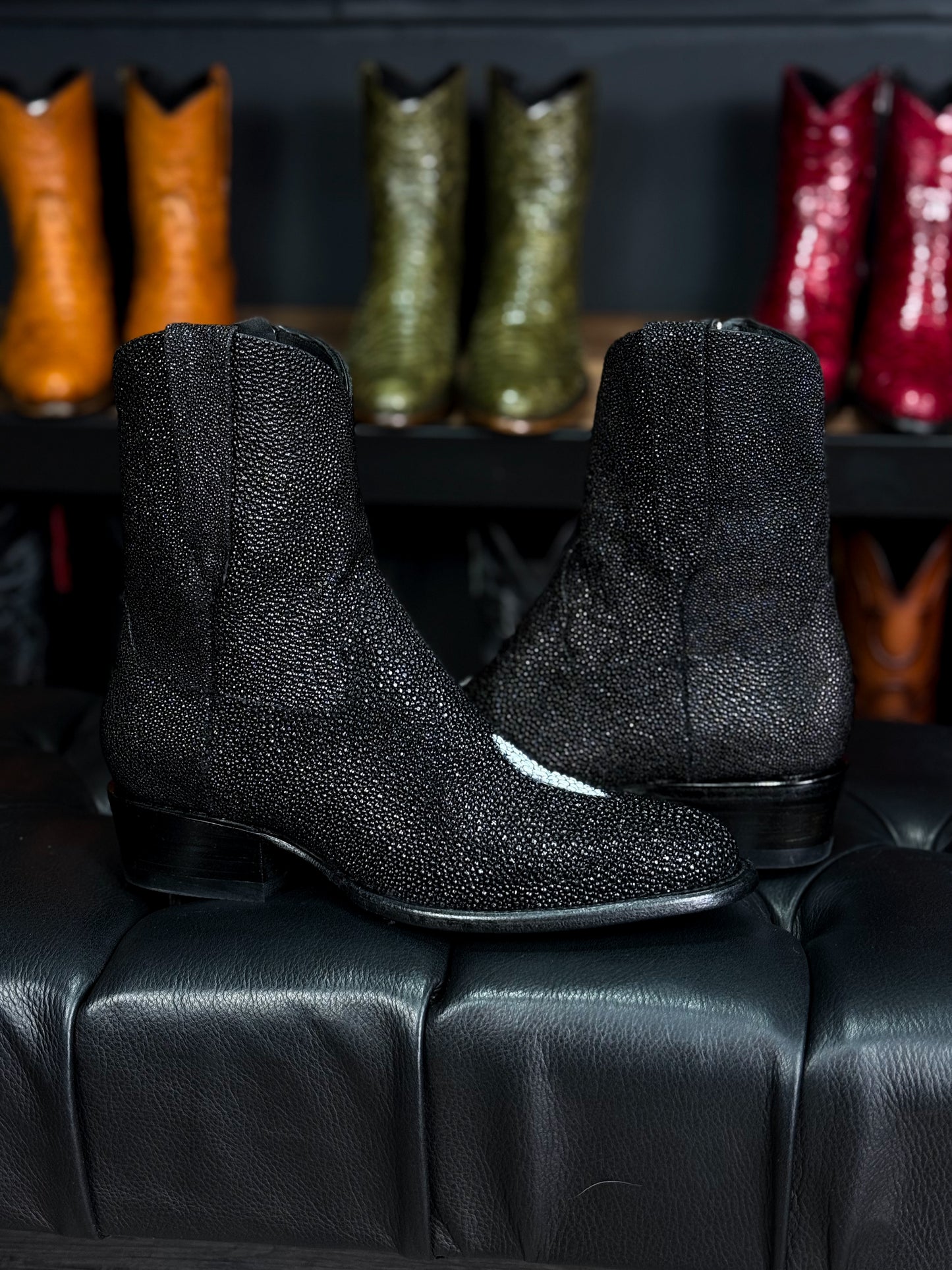 EMMA BLACK FULL MANTARRAYA BOOTS OVAL
