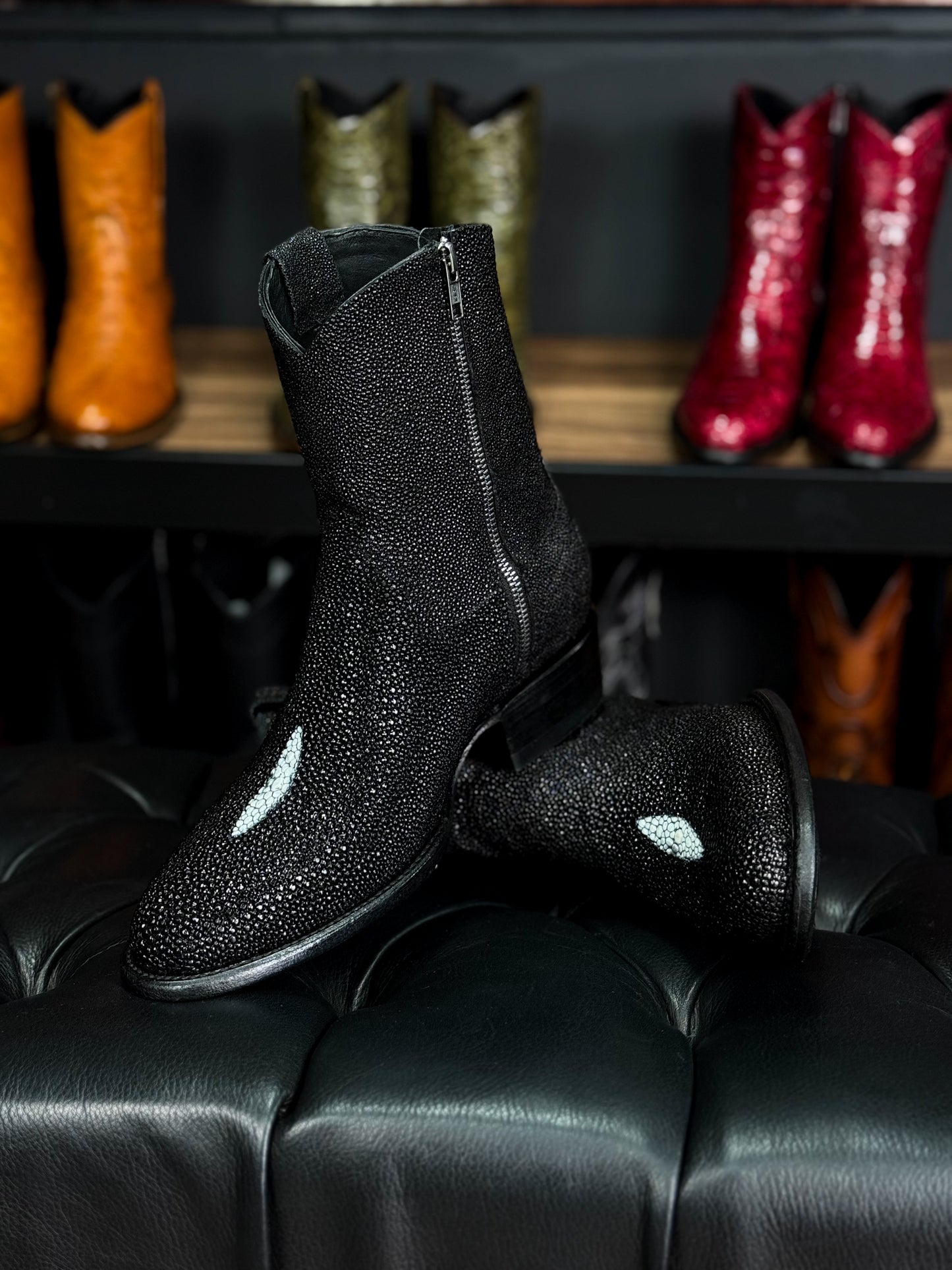EMMA BLACK FULL MANTARRAYA BOOTS OVAL