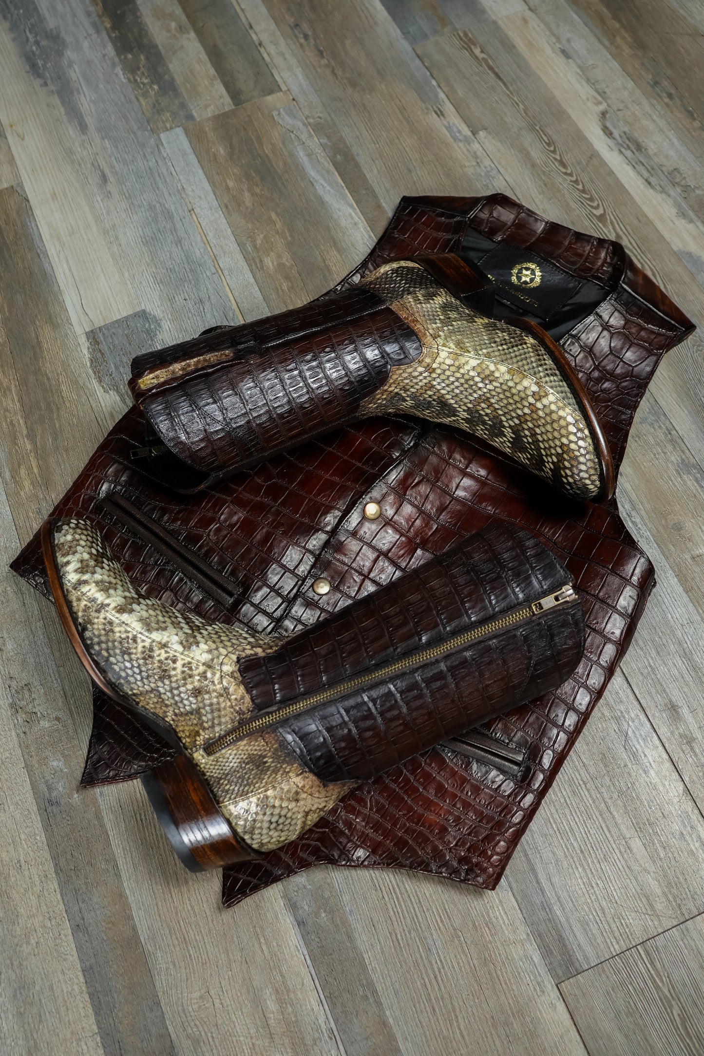 EMMA HIGH NATURAL CASCABEL W/ OVAL ALLIGATOR TUBE