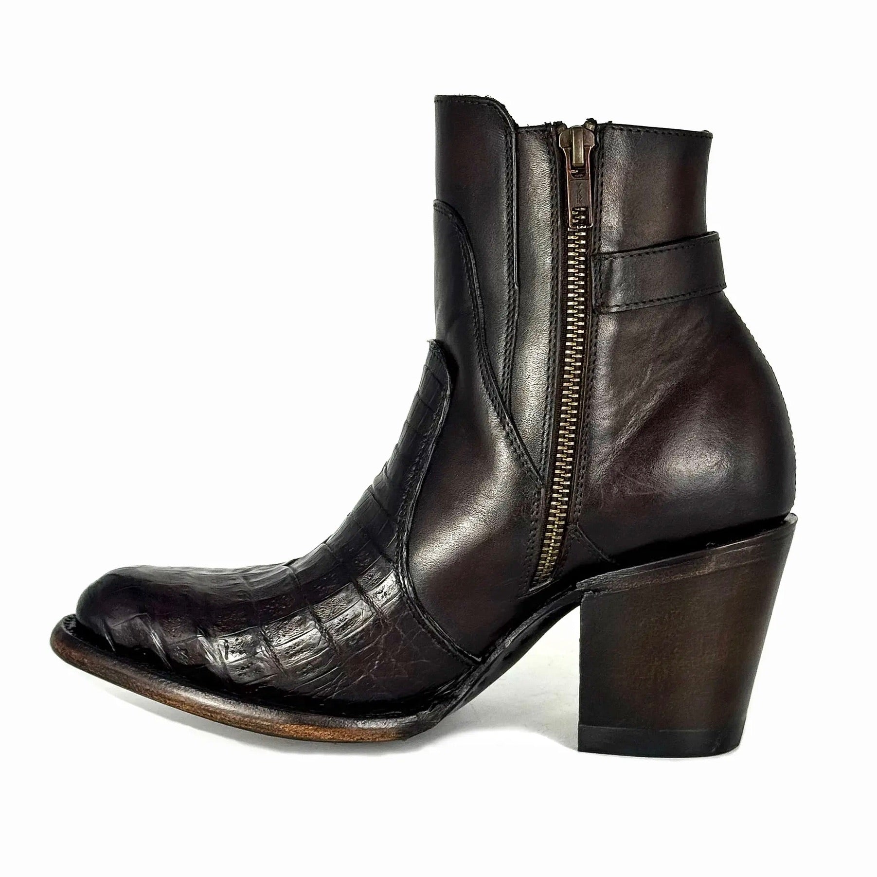 ITZEL BROWN COCODRILO DAMA