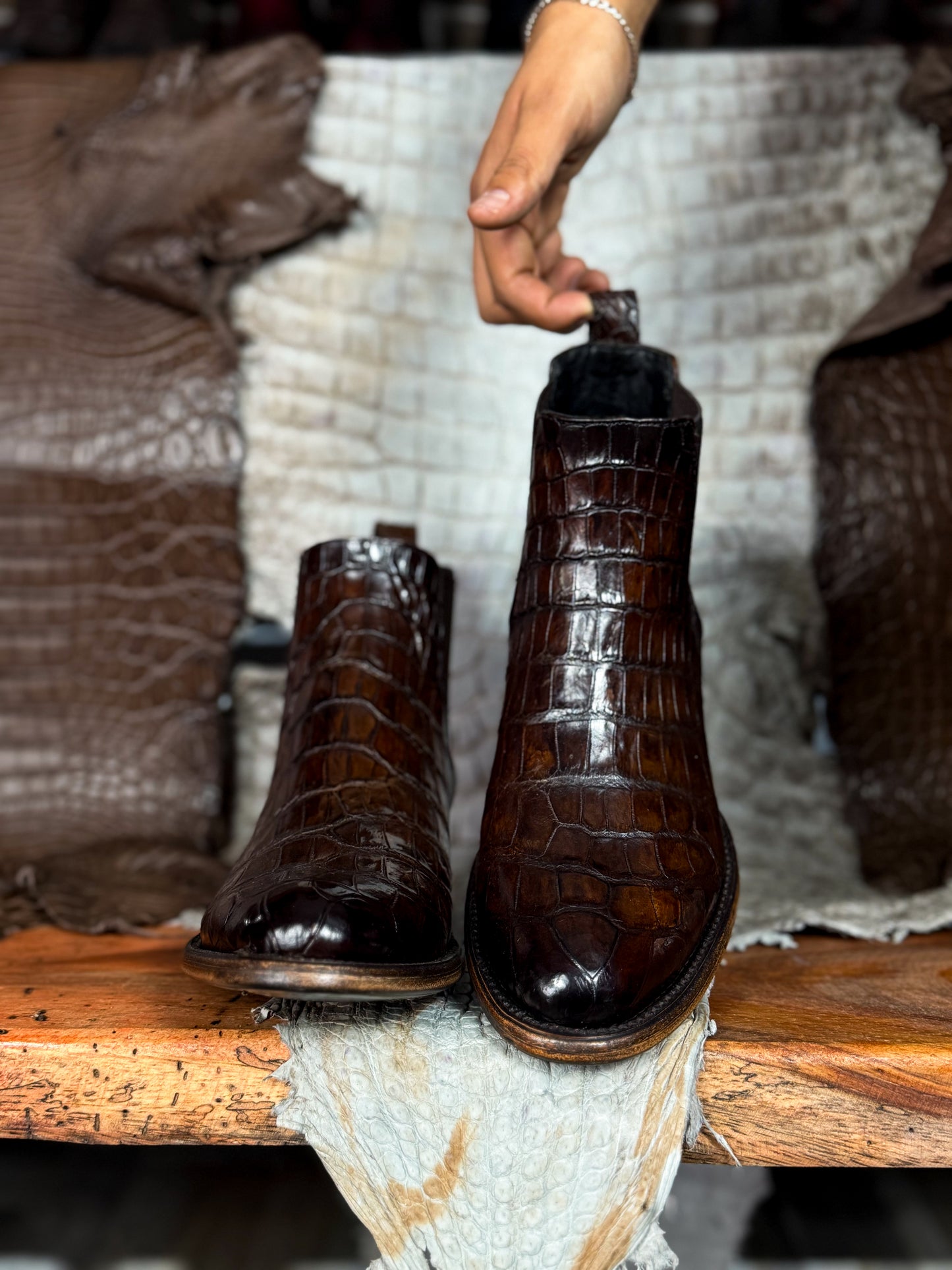 CHELSEA DARK BROWN COCODRILO MORELETI OVAL