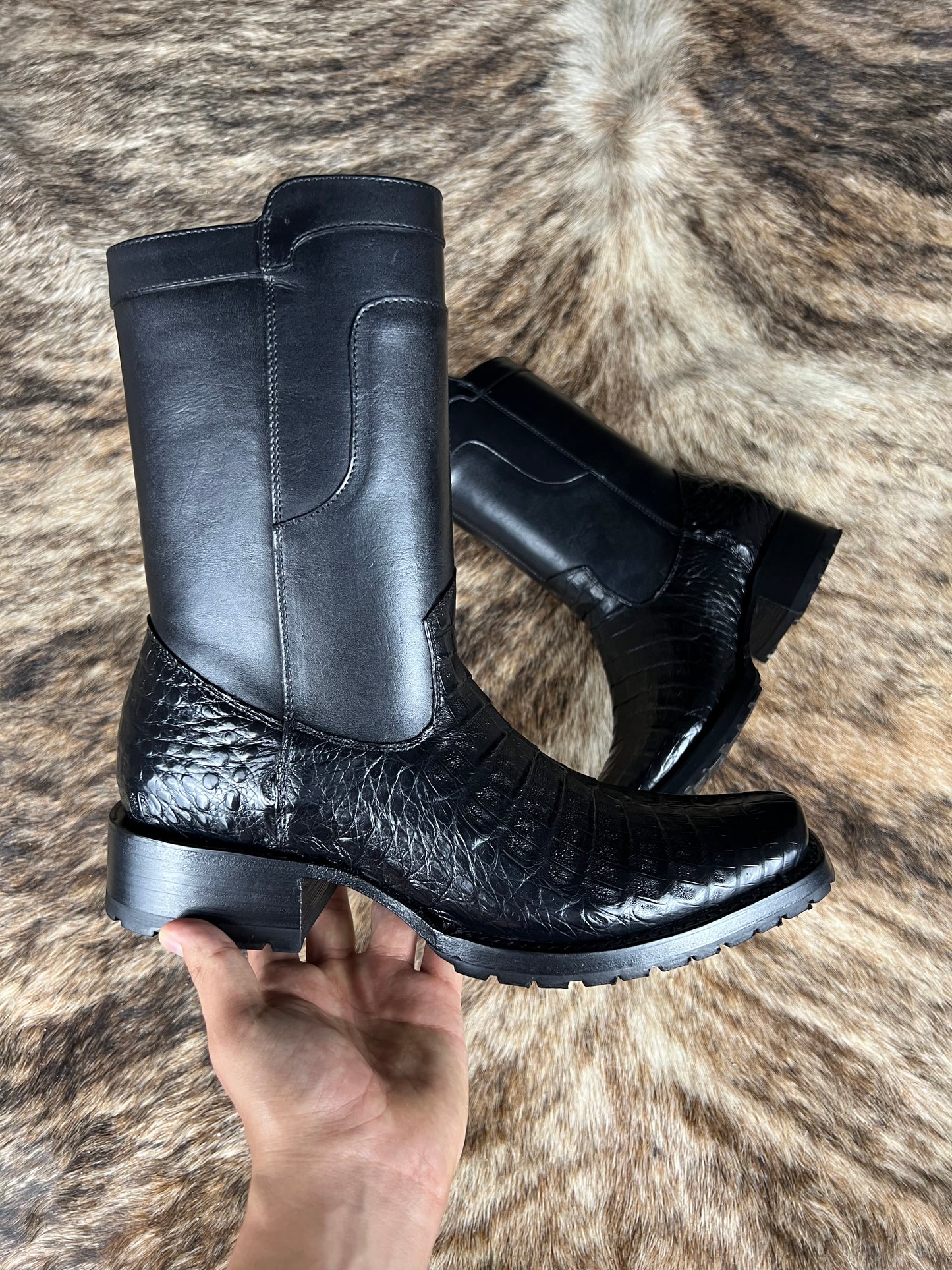 CHRISTIAN BLACK CROCODRILO BOOTS (TRACK)