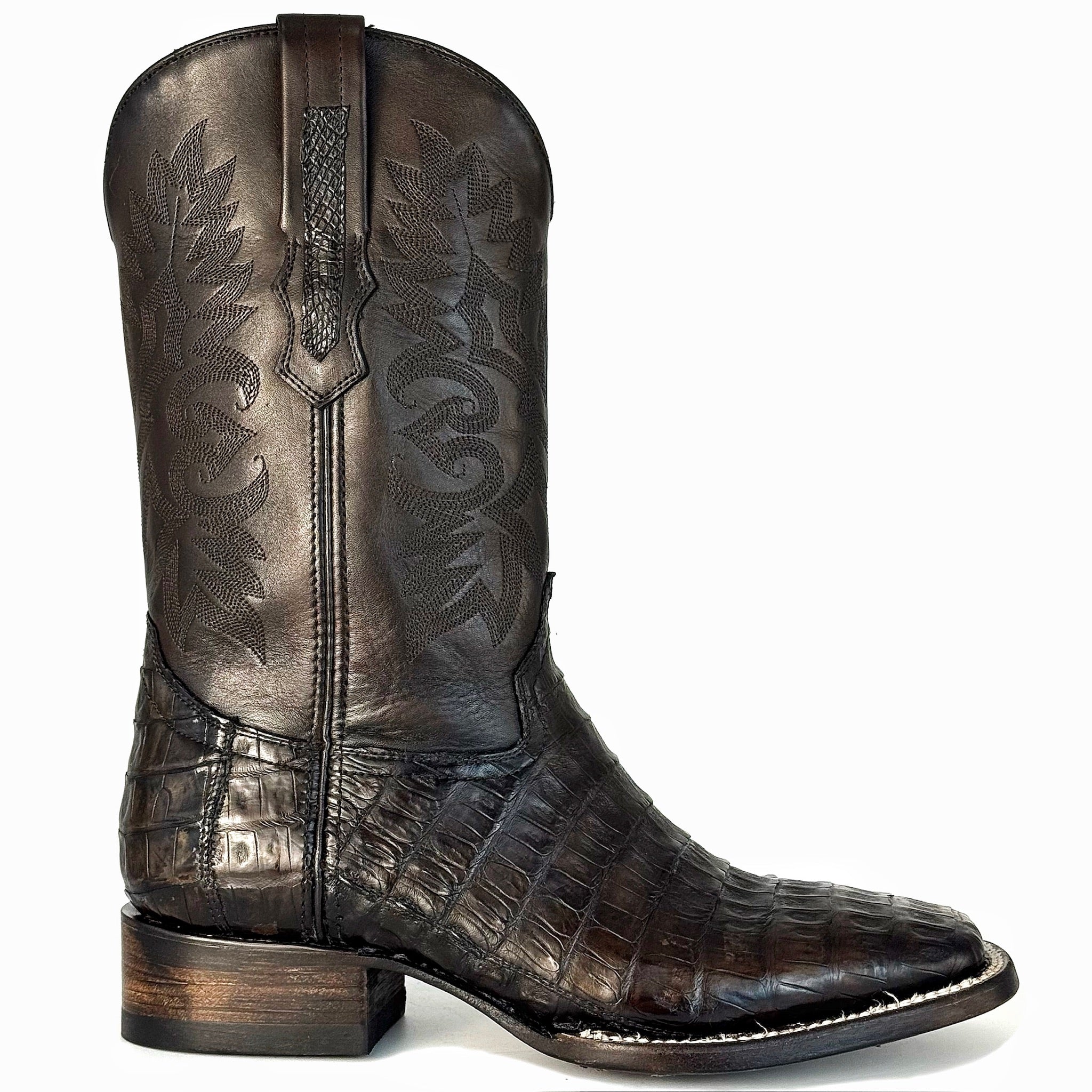 COWBOY BROWN COLA DE COCODRILO BULLDOG